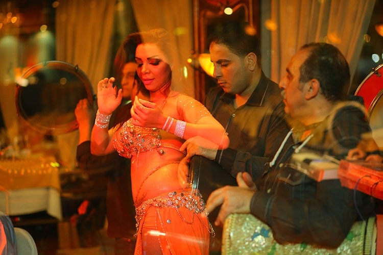 Orientalische Show bei Bootsfahrt Orientalische Show bei Bootsfahrt